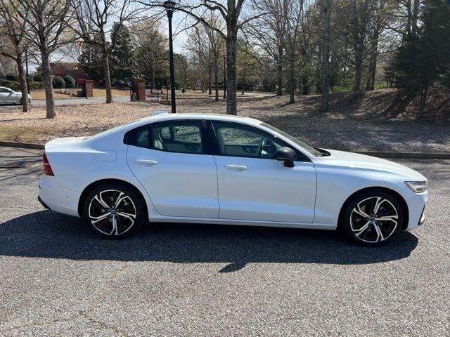 Volvo S60 B5 FWD Plus Dark Theme 2024