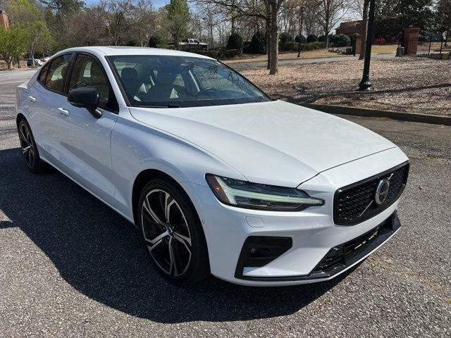 Volvo S60 B5 FWD Plus Dark Theme 2024