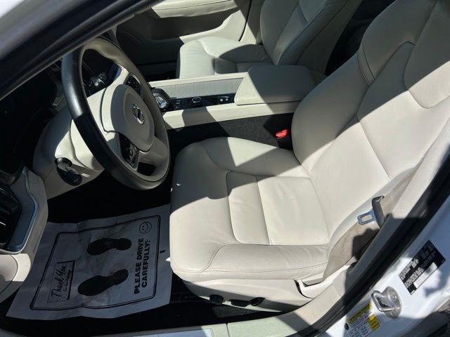 Volvo S60 B5 FWD Plus Dark Theme 2024