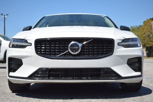 Volvo S60 B5 FWD Plus Dark Theme 2024