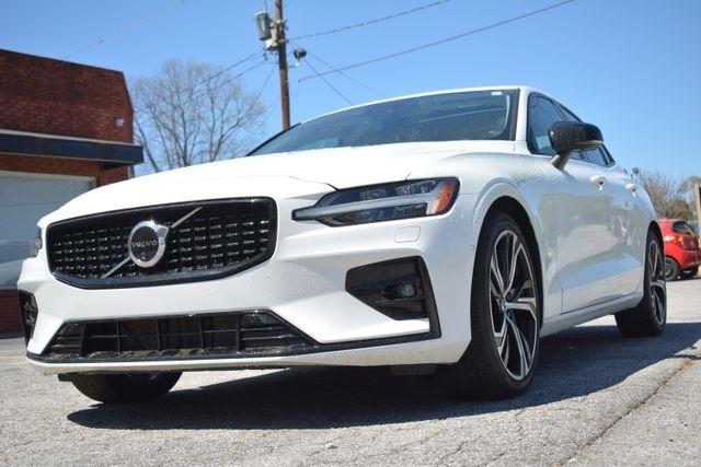 Volvo S60 B5 FWD Plus Dark Theme 2024