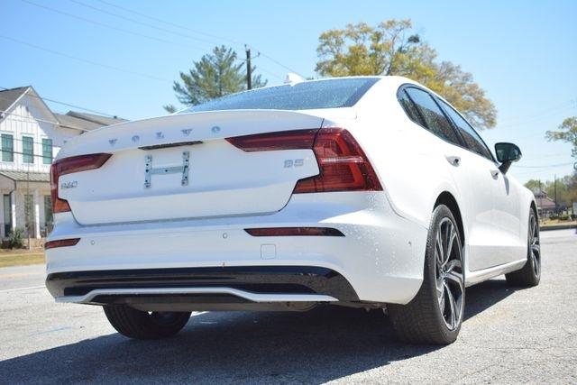 Volvo S60 B5 FWD Plus Dark Theme 2024