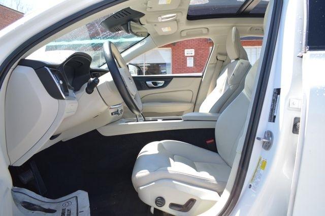 Volvo S60 B5 FWD Plus Dark Theme 2024