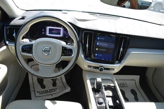 Volvo S60 B5 FWD Plus Dark Theme 2024