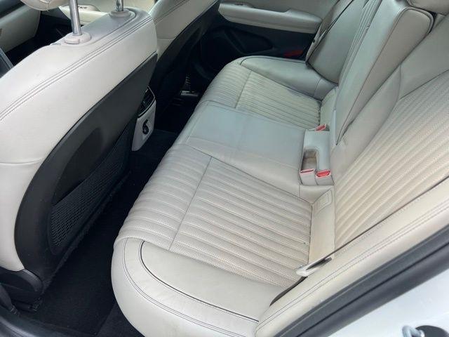 Genesis G70 2.0T RWD 2022