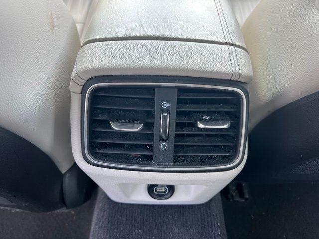 Genesis G70 2.0T RWD 2022