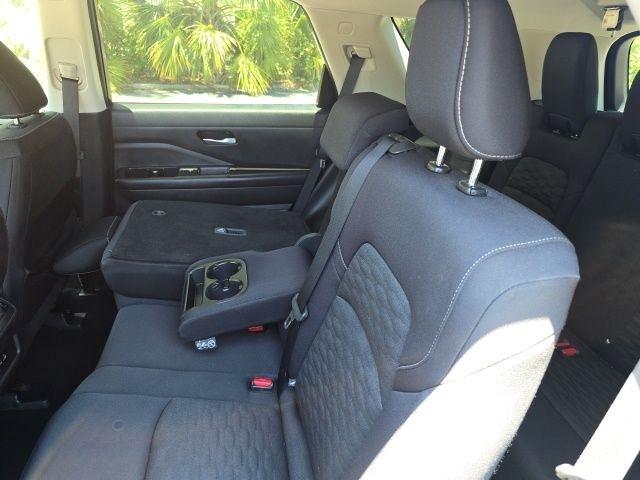 Nissan Pathfinder SV 2WD 2022