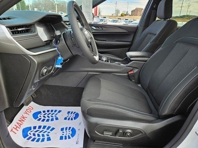 Jeep Grand Cherokee Laredo 4x2 2025