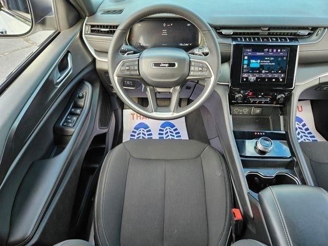 Jeep Grand Cherokee Laredo 4x2 2025