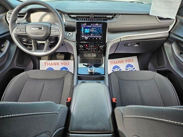 Jeep Grand Cherokee Laredo 4x2 2025