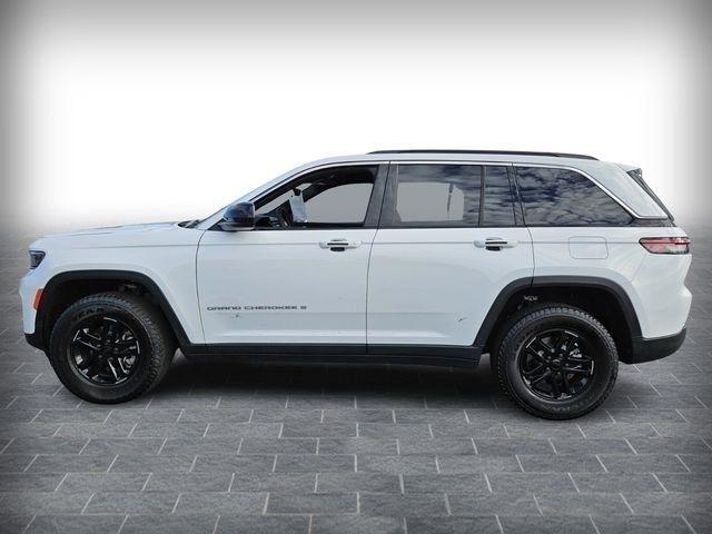 Jeep Grand Cherokee Laredo 4x2 2025