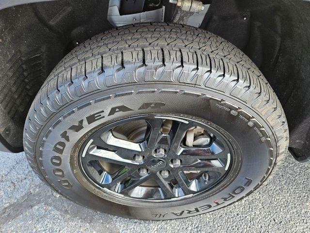 Jeep Grand Cherokee Laredo 4x2 2025