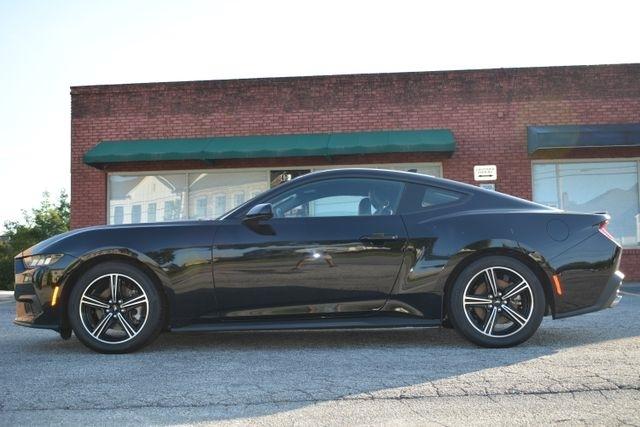 Ford Mustang EcoBoost Fastback 2024