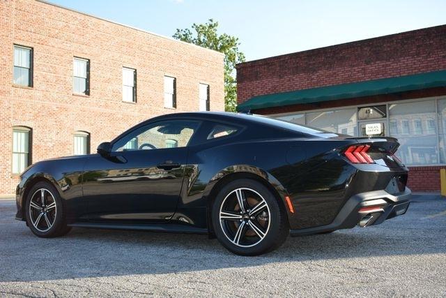 Ford Mustang EcoBoost Fastback 2024