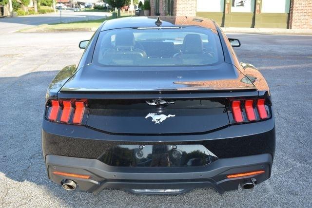 Ford Mustang EcoBoost Fastback 2024