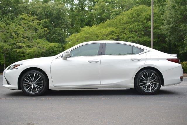 Lexus ES ES 300h FWD 2025