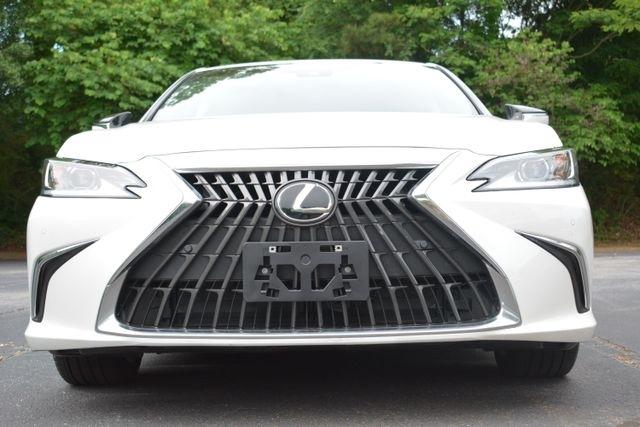 Lexus ES ES 300h FWD 2025