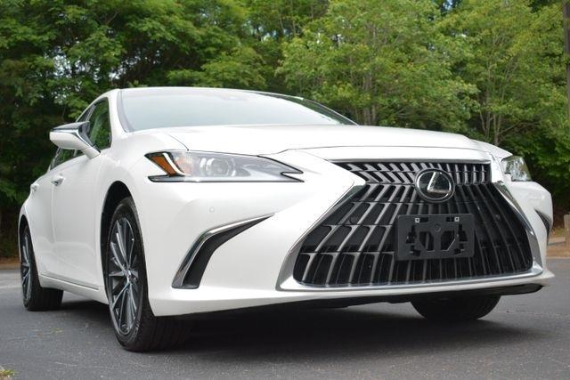 Lexus ES ES 300h FWD 2025