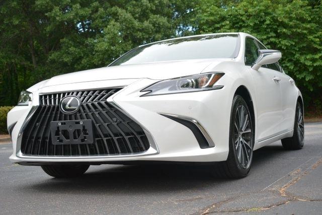 Lexus ES ES 300h FWD 2025