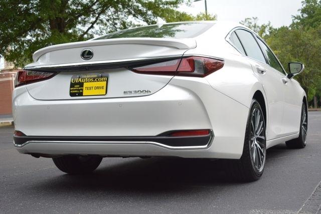 Lexus ES ES 300h FWD 2025