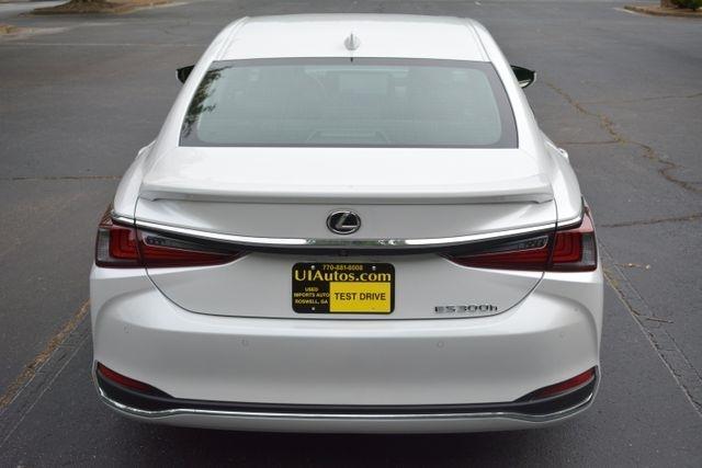 Lexus ES ES 300h FWD 2025