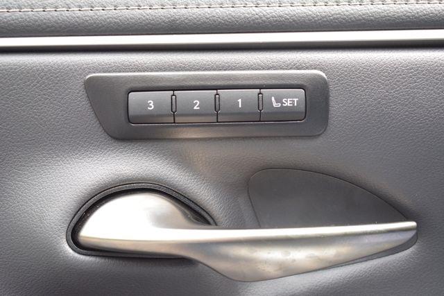 Lexus ES ES 300h FWD 2025