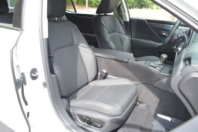 Lexus ES ES 300h FWD 2025
