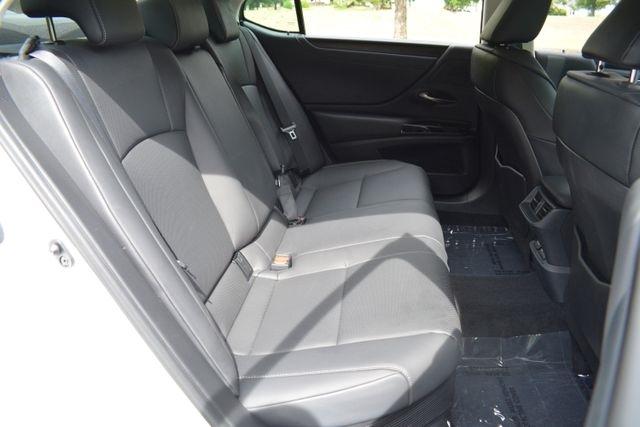 Lexus ES ES 300h FWD 2025