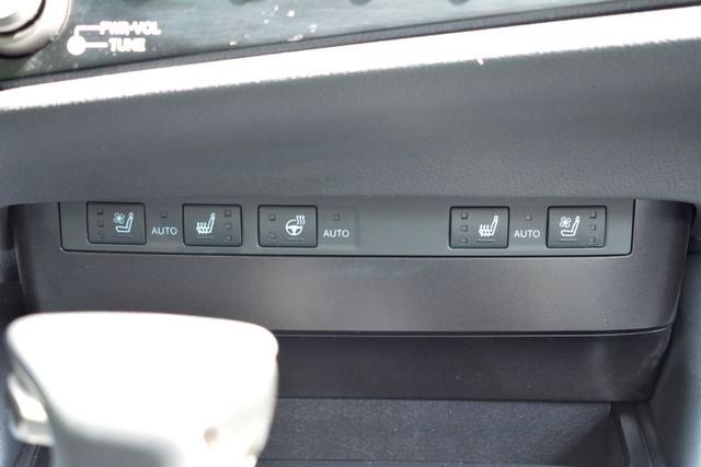 Lexus ES ES 300h FWD 2025