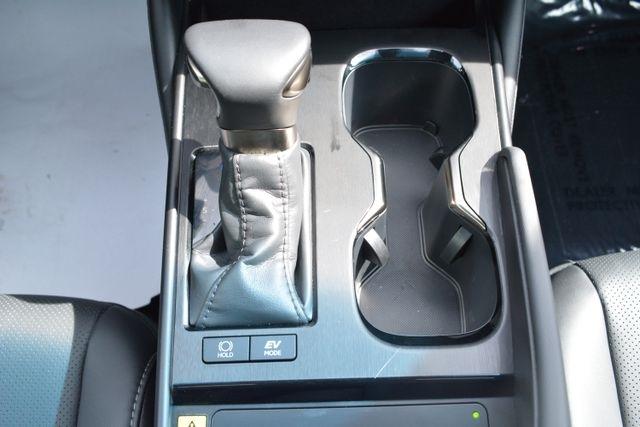 Lexus ES ES 300h FWD 2025