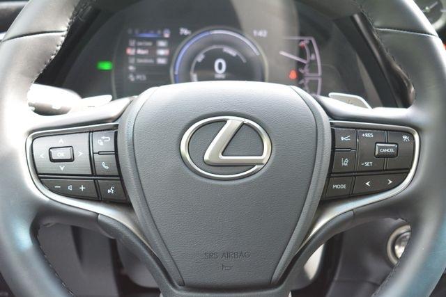 Lexus ES ES 300h FWD 2025
