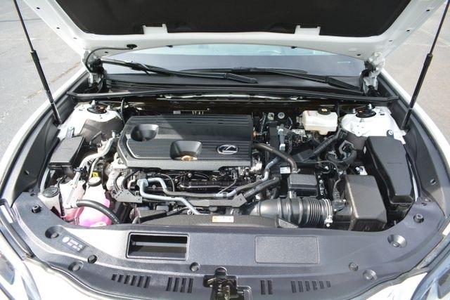 Lexus ES ES 300h FWD 2025