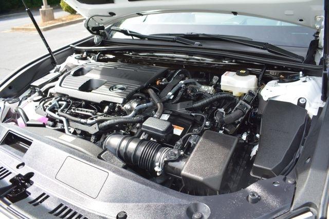Lexus ES ES 300h FWD 2025