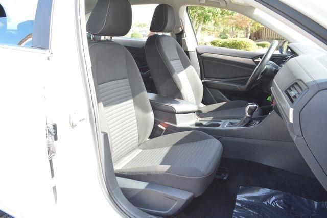 Volkswagen Jetta S Auto 2024