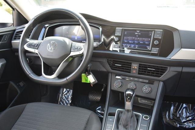 Volkswagen Jetta S Auto 2024