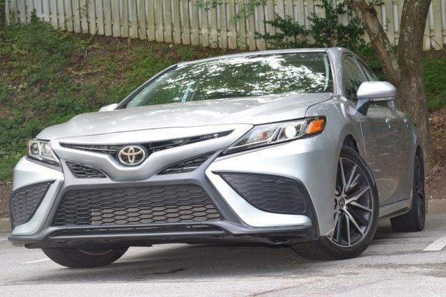 Toyota Camry Hybrid SE Nightshade CVT (Natl) 2023