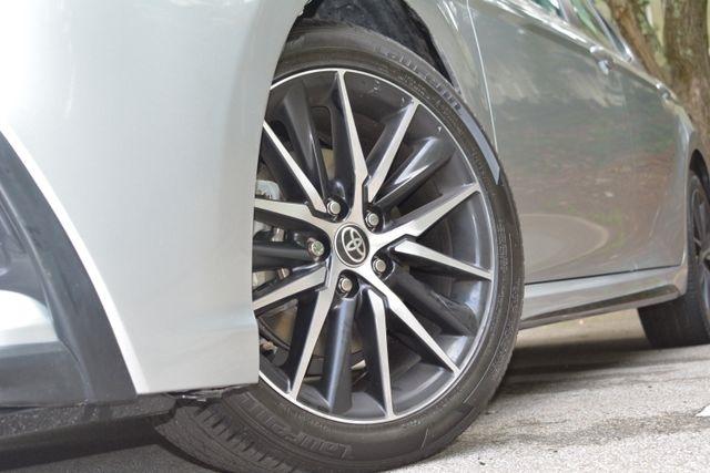Toyota Camry Hybrid SE Nightshade CVT (Natl) 2023