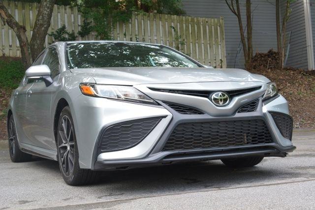 Toyota Camry Hybrid SE Nightshade CVT (Natl) 2023