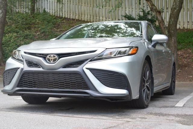 Toyota Camry Hybrid SE Nightshade CVT (Natl) 2023
