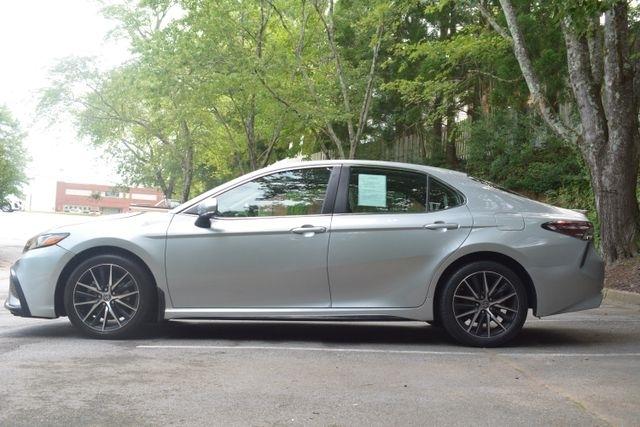 Toyota Camry Hybrid SE Nightshade CVT (Natl) 2023