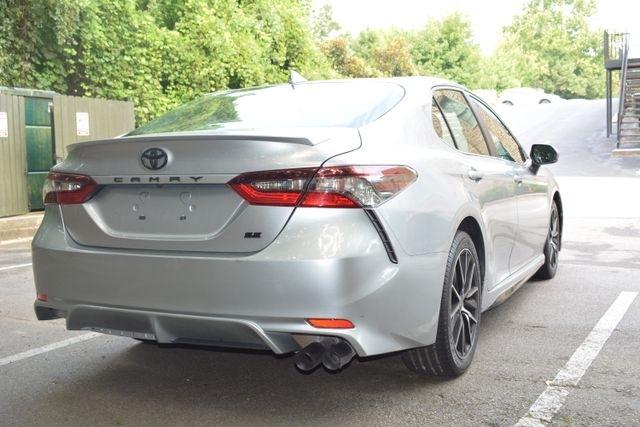 Toyota Camry Hybrid SE Nightshade CVT (Natl) 2023