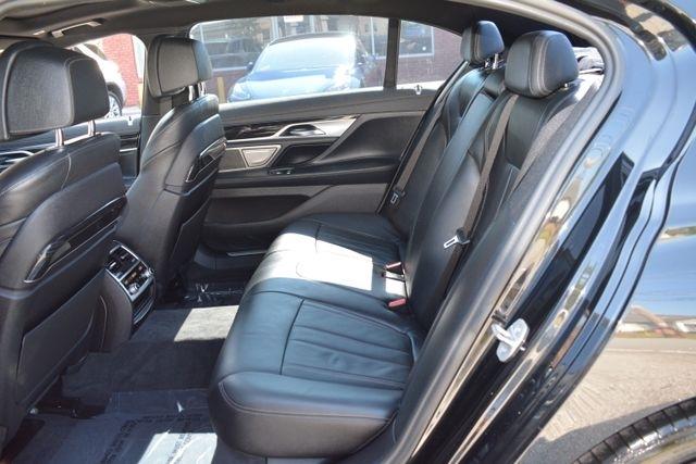BMW 7 Series 740i Sedan 2022