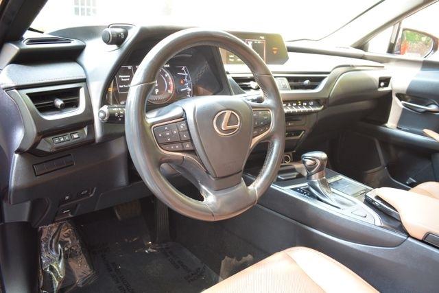 Lexus UX UX 200 FWD 2020