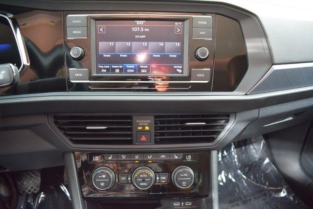 Volkswagen Jetta SE Auto 2024