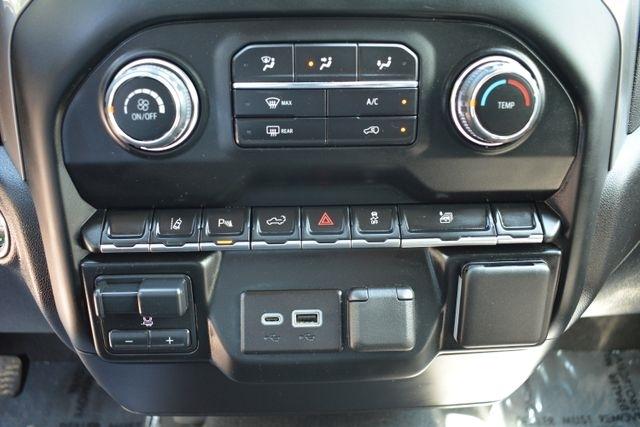 Chevrolet Silverado 2500HD 4WD Crew Cab 159" Custom 2024