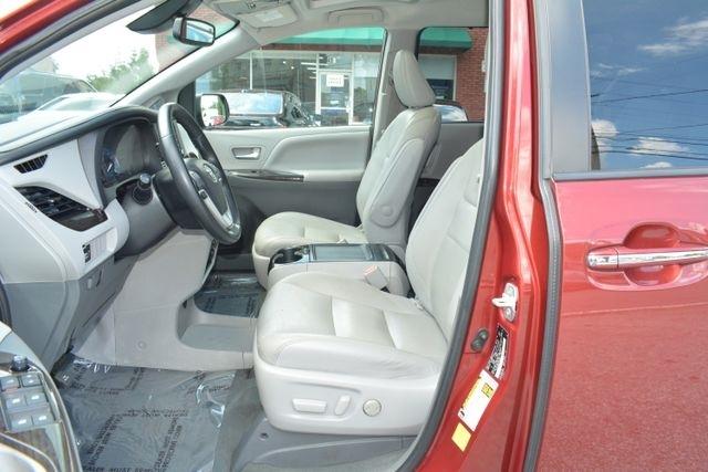 Toyota Sienna XLE Auto Access Seat FWD 7-Passenger (Natl) 2020