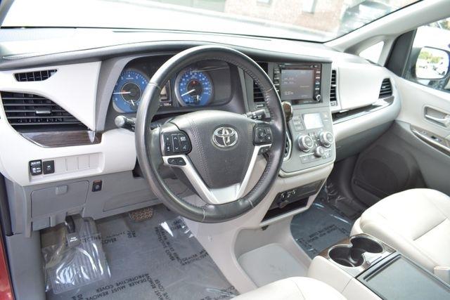 Toyota Sienna XLE Auto Access Seat FWD 7-Passenger (Natl) 2020
