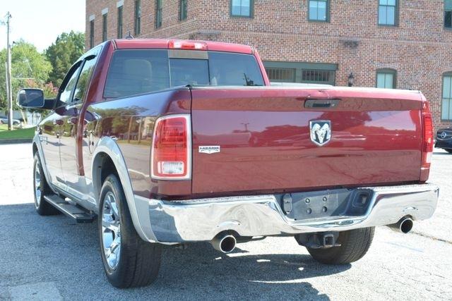 RAM 1500 2WD Quad Cab 140.5" Laramie 2016