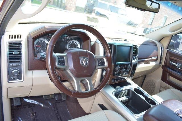 RAM 1500 2WD Quad Cab 140.5" Laramie 2016
