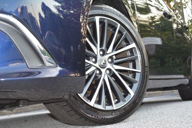 Lexus ES ES 300h FWD 2025